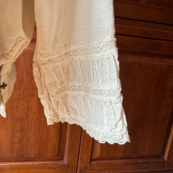 Magnolia Pearl Lucia Lace Embroidered Blouse in Moonlight - Picture 4 of 12